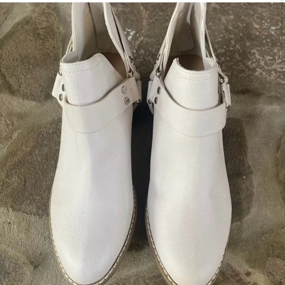 DOLCE VITA Dennys white western horsebit cowboy ankle booties block heel - Picture 3 of 6